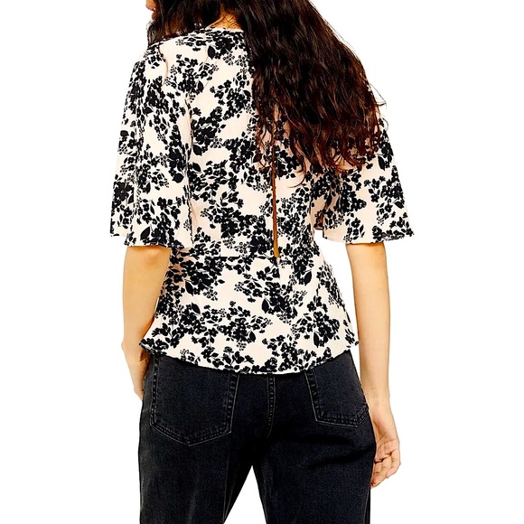 TOPSHOP Tea Blouse In Floral Print - Picture 5 of 11